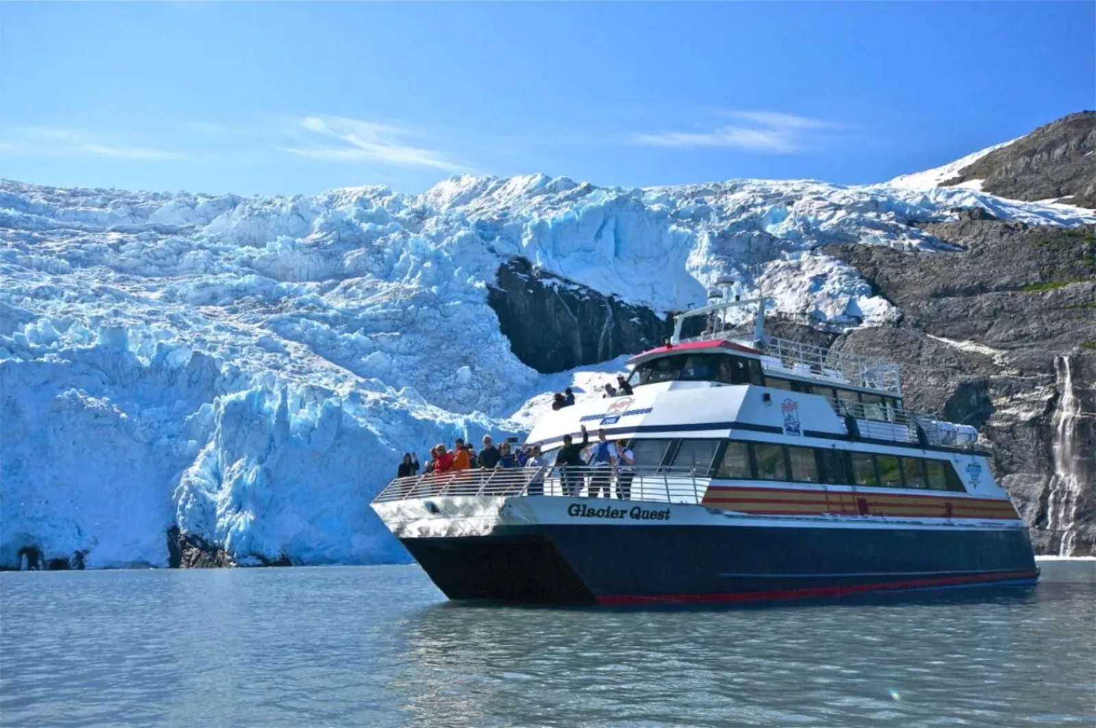 Glacier Quest Cruise from Whittier with Onboard Lunch